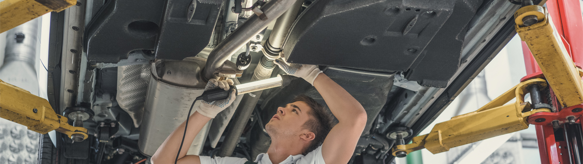 Mechanic doing an MOT Test - MOT Heanor